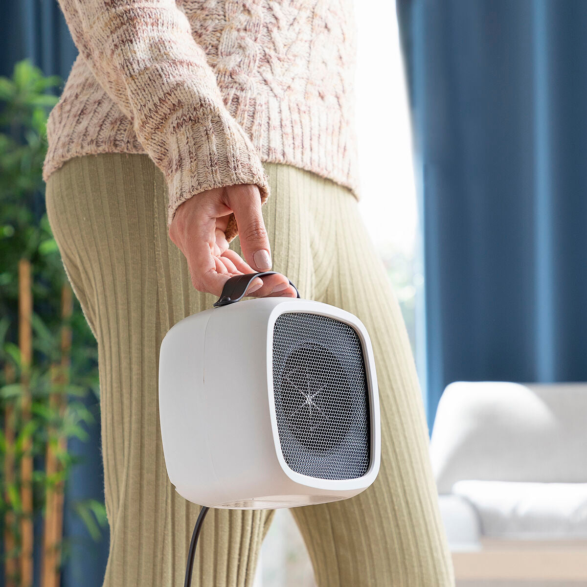 Mini Încălzitor Electric Portabil Bliwarm InnovaGoods 500W cu Mâner și Protecție la Supraincălzire